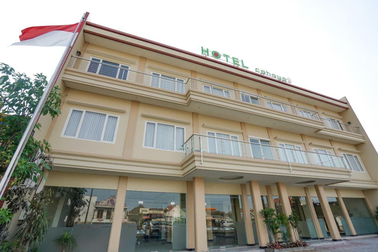 Oyo 1330 Hotel Cahaya 3 Brebek Exterior photo