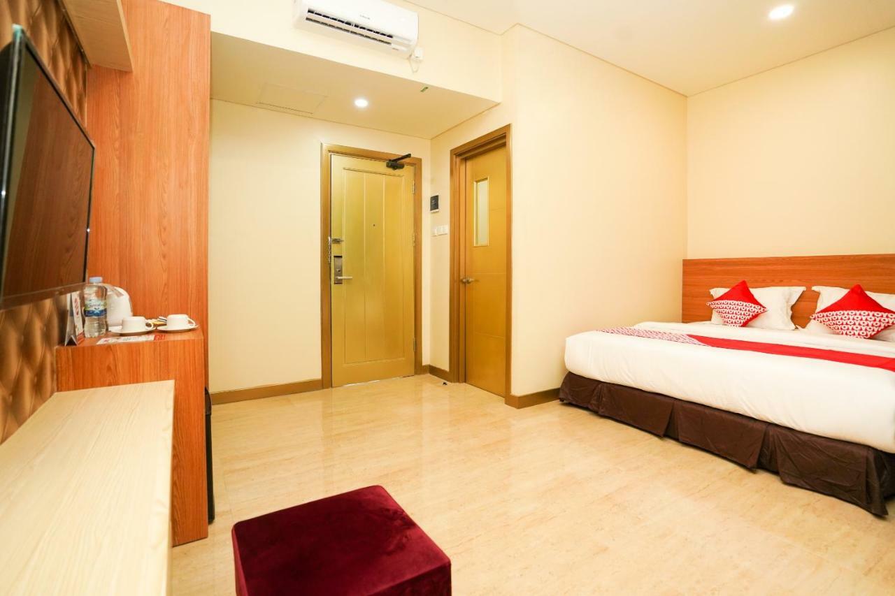 Oyo 1330 Hotel Cahaya 3 Brebek Exterior photo