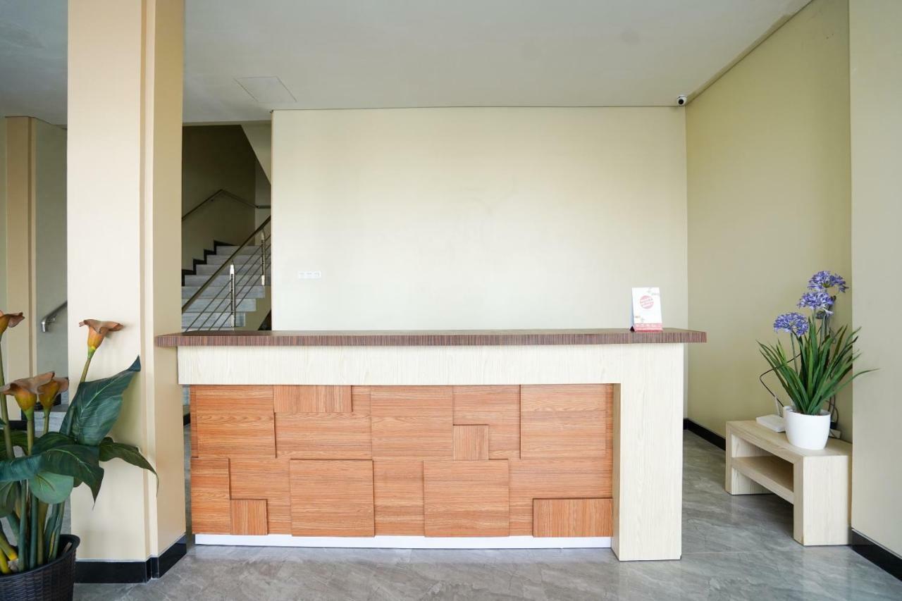 Oyo 1330 Hotel Cahaya 3 Brebek Exterior photo